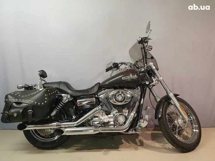 Harley-Davidson FXDC Image 1